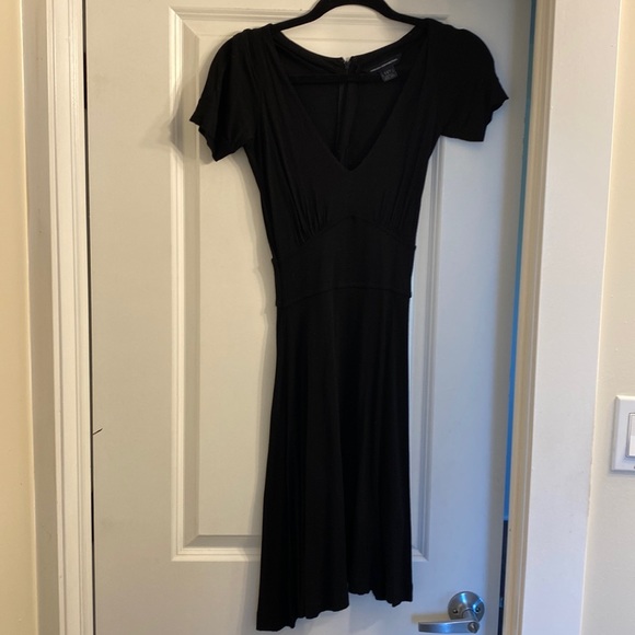 French Connection size 2 black short sleeve dress - Picture 1 of 3